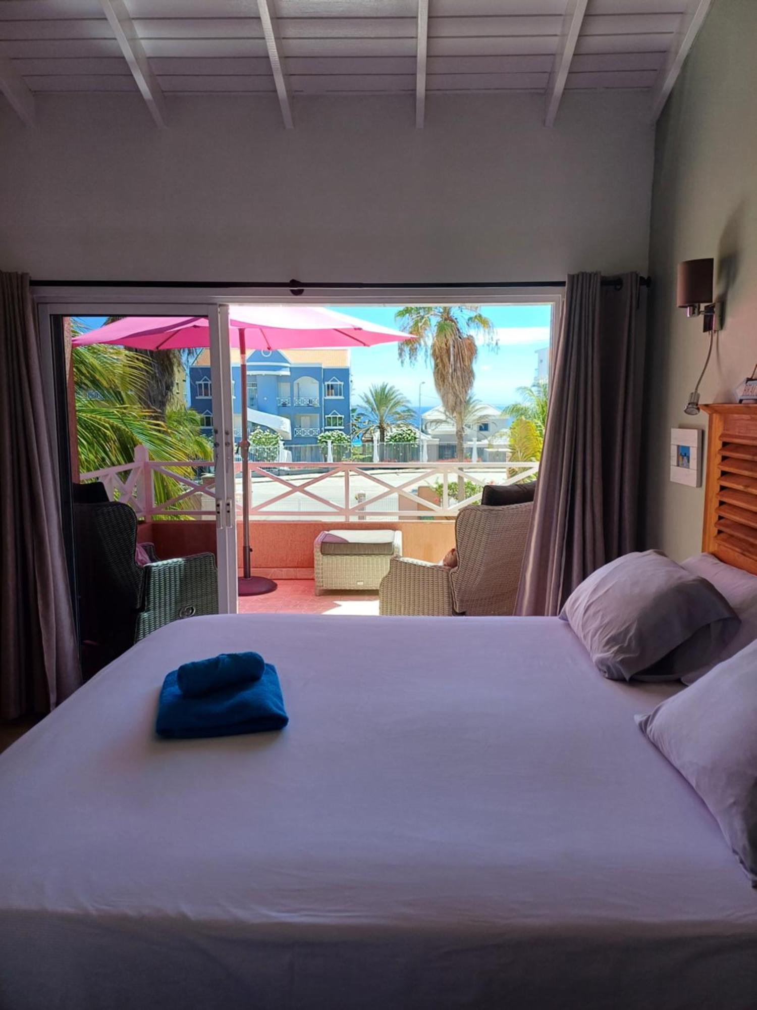 Caribbean Beach Resort Blenchi Curacao Willemstad Bagian luar foto