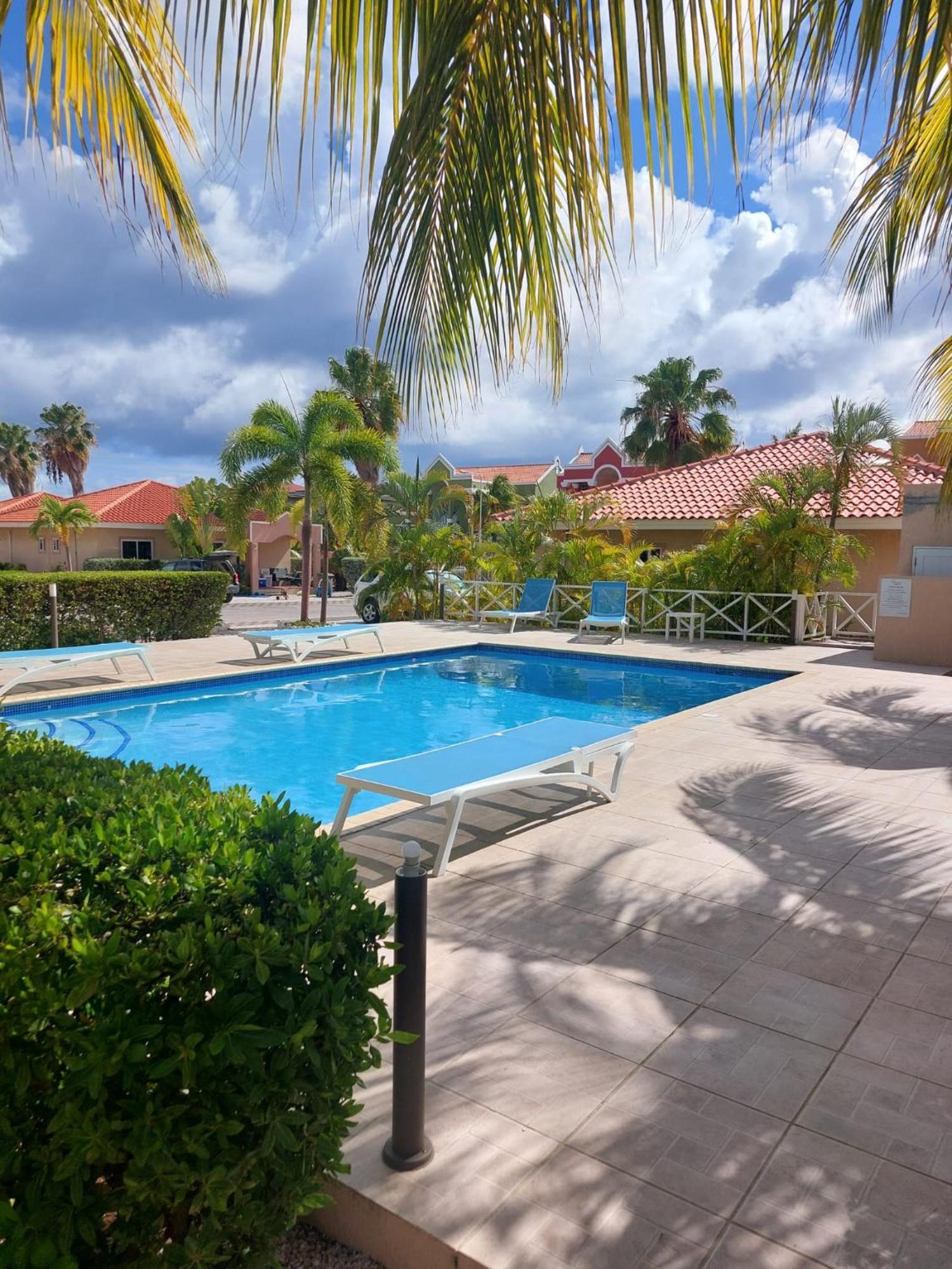 Caribbean Beach Resort Blenchi Curacao Willemstad Bagian luar foto